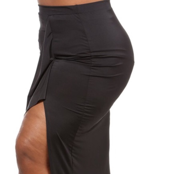 New Plus Size Contrast Ruffle Skirt, sz 1x-3x - Picture 3 of 7